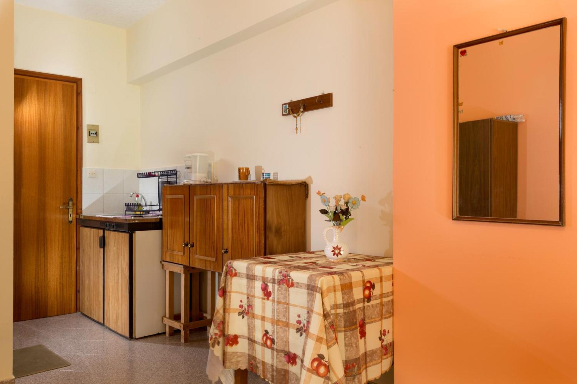 Cozy Archangelos Apartments With Private Parking 외부 사진